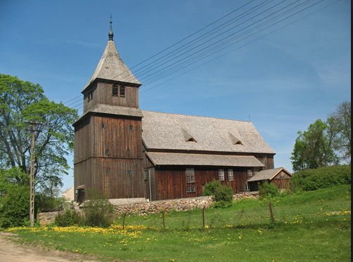 Drewniany kościół w Ostrykole.